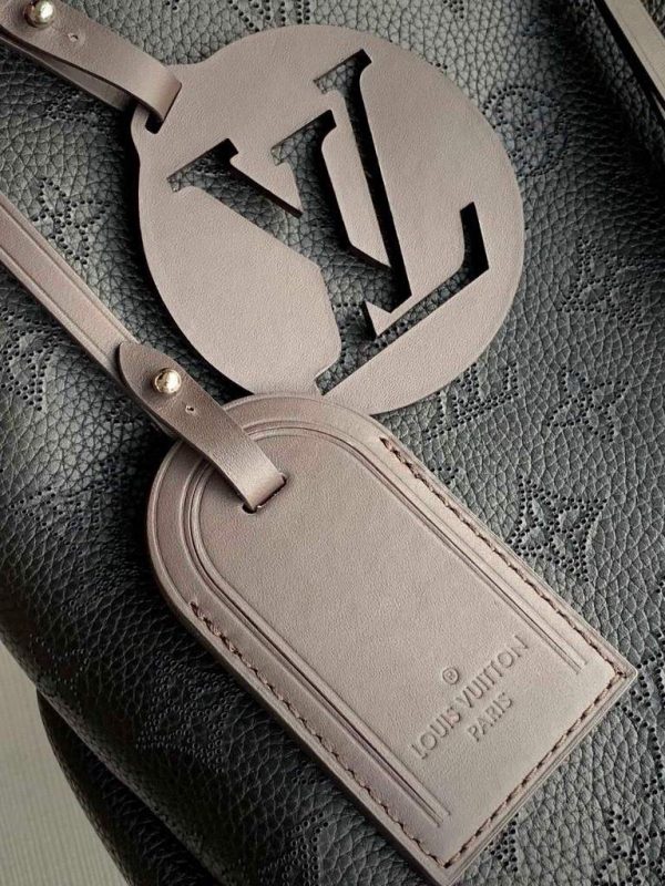 LV M56073 Louis Vuitton M56084 Beaubourg Hobo MM Mahina Black | lv m56073 louis vuitton m56084 beaubourg hobo mm mahina black 4