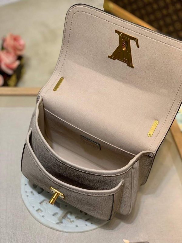 LV M57072 Louis Vuitton M57067 Lockme Chain PM Shoulder Bags in Greige | lv m57067 louis vuitton m57072 lockme chain pm shoulder bags in apricot 3