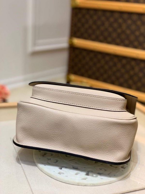LV M57072 Louis Vuitton M57067 Lockme Chain PM Shoulder Bags in Greige | lv m57067 louis vuitton m57072 lockme chain pm shoulder bags in apricot 4