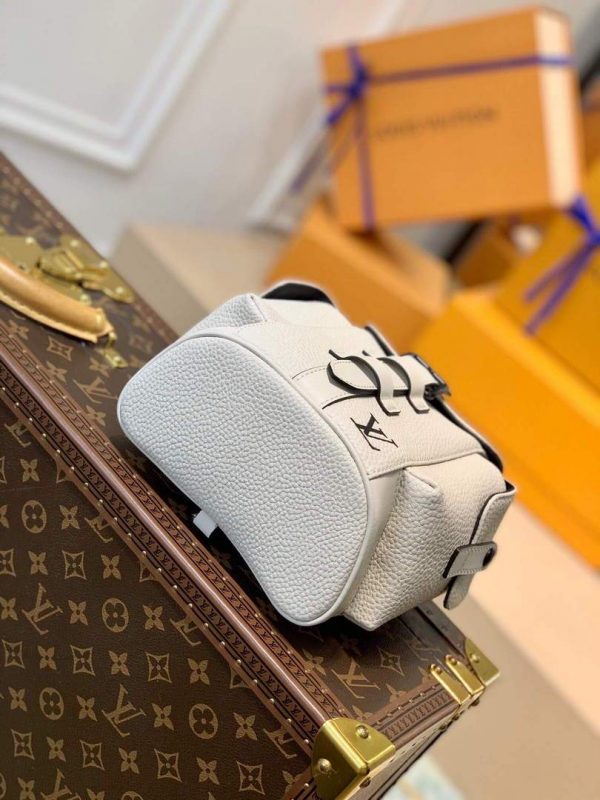 LV M58493 Louis Vuitton Christopher XS Bag White M58495 | lv m58493 louis vuitton christopher xs bag white m58495 4