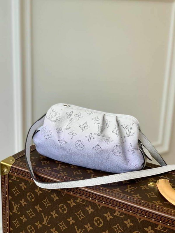 LV M80497 Louis Vuitton Scala Mini Pouch Bag Gradient Blue | lv m80497 louis vuitton scala mini pouch bag gradient blue 2