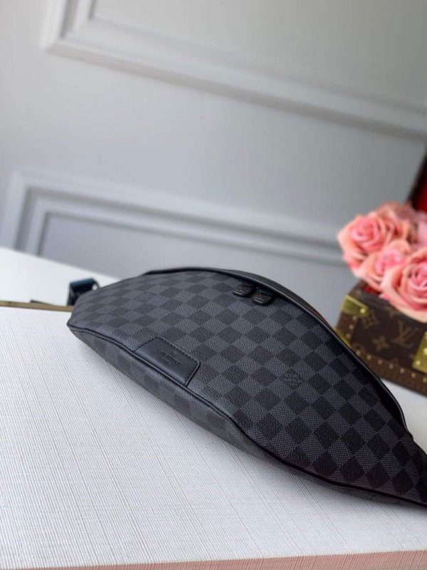 LV N40187 Louis Vuitton Discovery Bumbag Damier Graphite | lv n40187 louis vuitton discovery bumbag damier graphite 3