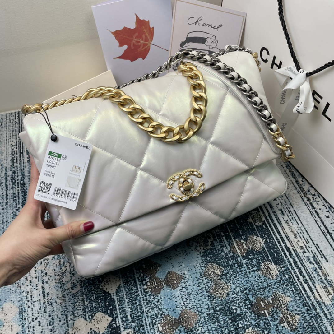 Chanel AS1162 Chanel 19 Maxi Flap Bag Lambskin B02875 Sliver White | voguebags.ru chanel as1162 chanel 19 maxi flap bag lambskin b02875 silver 2