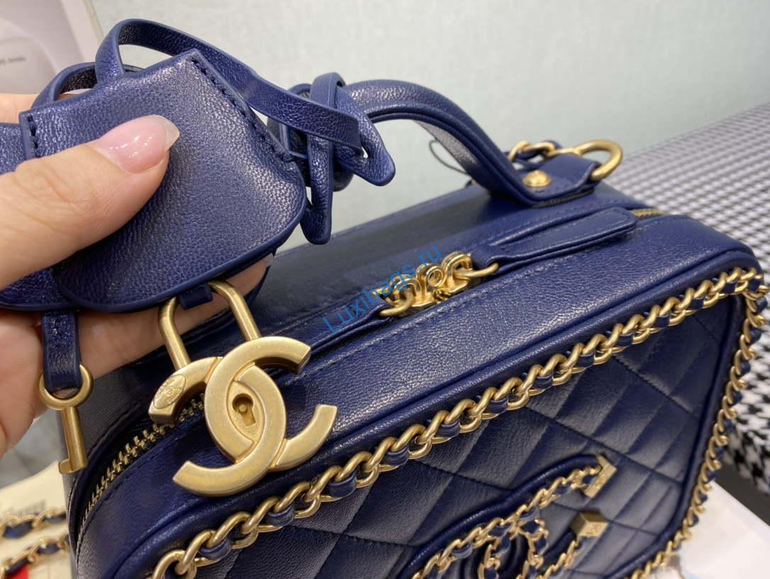 Chanel CC Filigree Vanity Case Bag Grained Calfskin A93343 Navy Blue | voguebags.ru chanel cc filigree vanity case bag grained calfskin a93343 14