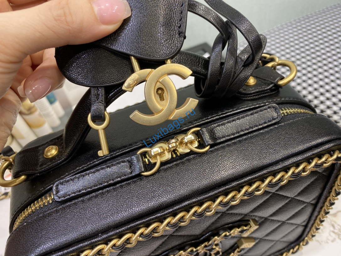 Chanel CC Filigree Vanity Case Bag Grained Calfskin A93343 Black Gold | voguebags.ru chanel cc filigree vanity case bag grained calfskin a93343 26