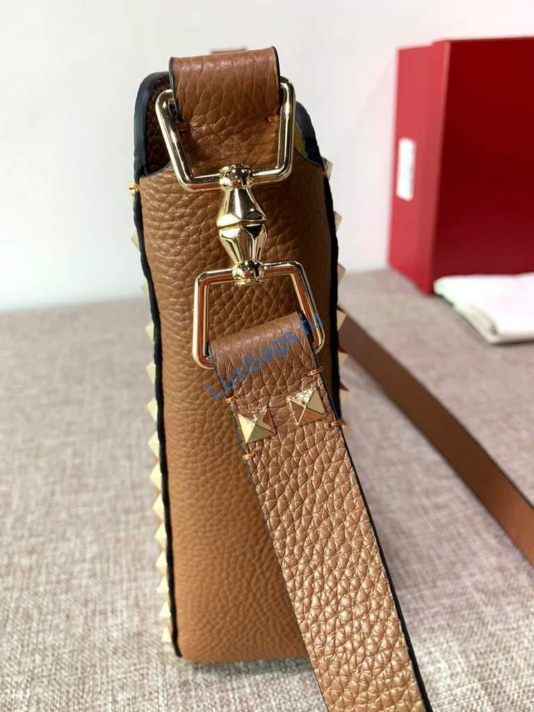 Valentino 2B0C17 Rockstud Grainy Calfskin Hobo Bag 50031S Tan | voguebags.ru valentino 2b0c17 rockstud grainy calfskin hobo bag 50031s 10