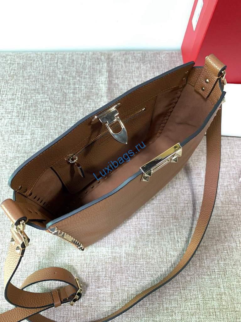 Valentino 2B0C17 Rockstud Grainy Calfskin Hobo Bag 50031S Tan | voguebags.ru valentino 2b0c17 rockstud grainy calfskin hobo bag 50031s 11