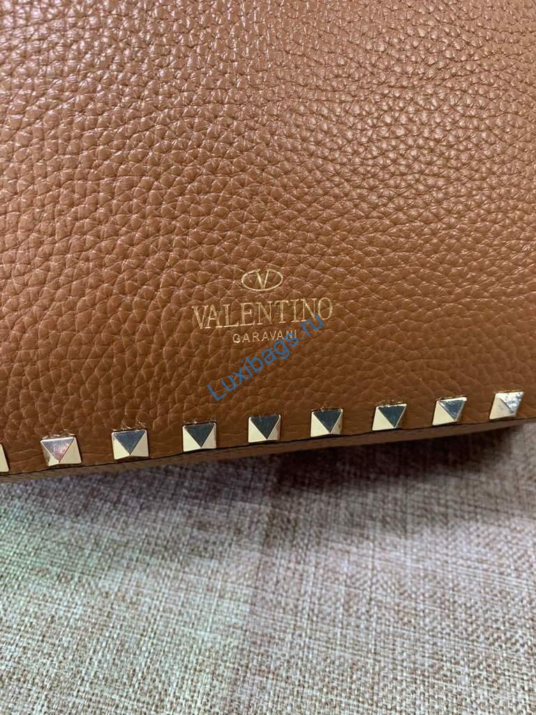 Valentino 2B0C17 Rockstud Grainy Calfskin Hobo Bag 50031S Tan | voguebags.ru valentino 2b0c17 rockstud grainy calfskin hobo bag 50031s 13