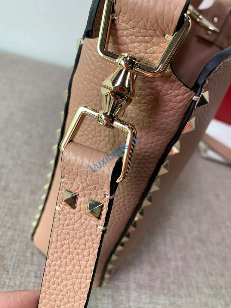 Valentino 2B0C17 Rockstud Grainy Calfskin Hobo Bag 50031S Light Pink | voguebags.ru valentino 2b0c17 rockstud grainy calfskin hobo bag 50031s 37