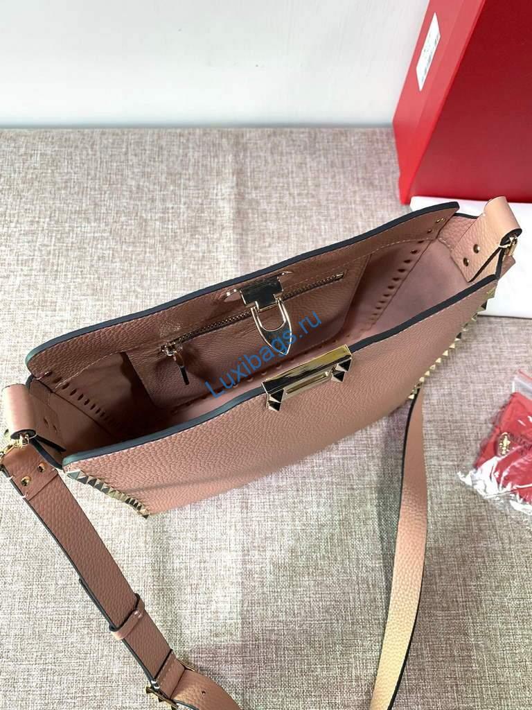 Valentino 2B0C17 Rockstud Grainy Calfskin Hobo Bag 50031S Light Pink | voguebags.ru valentino 2b0c17 rockstud grainy calfskin hobo bag 50031s 38