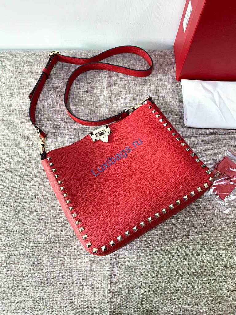 Valentino 2B0C17 Rockstud Grainy Calfskin Hobo Bag 50031S Red | voguebags.ru valentino 2b0c17 rockstud grainy calfskin hobo bag 50031s 50