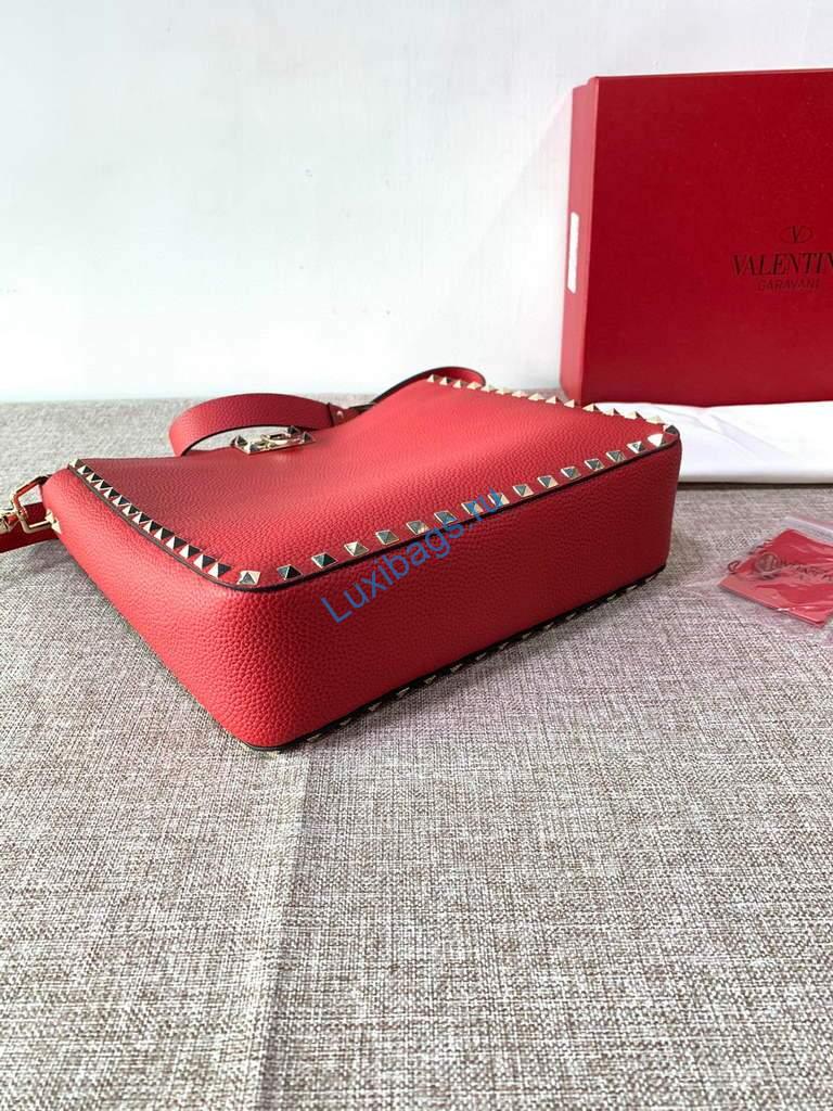 Valentino 2B0C17 Rockstud Grainy Calfskin Hobo Bag 50031S Red | voguebags.ru valentino 2b0c17 rockstud grainy calfskin hobo bag 50031s 52