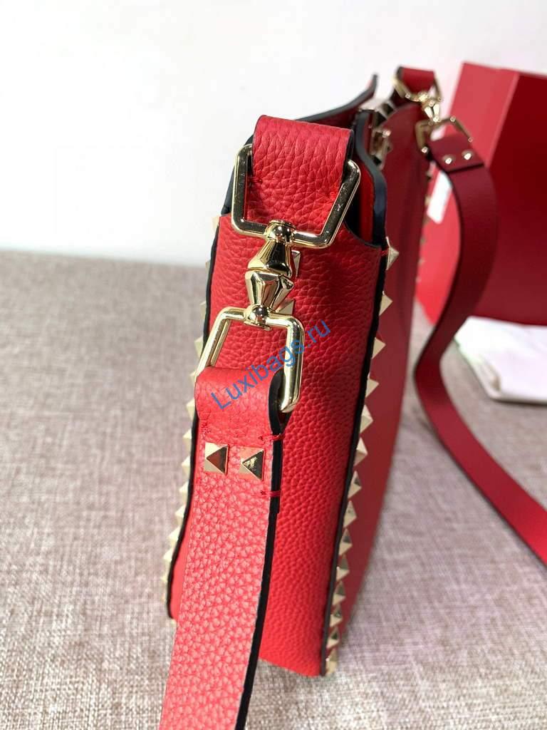 Valentino 2B0C17 Rockstud Grainy Calfskin Hobo Bag 50031S Red | voguebags.ru valentino 2b0c17 rockstud grainy calfskin hobo bag 50031s 54