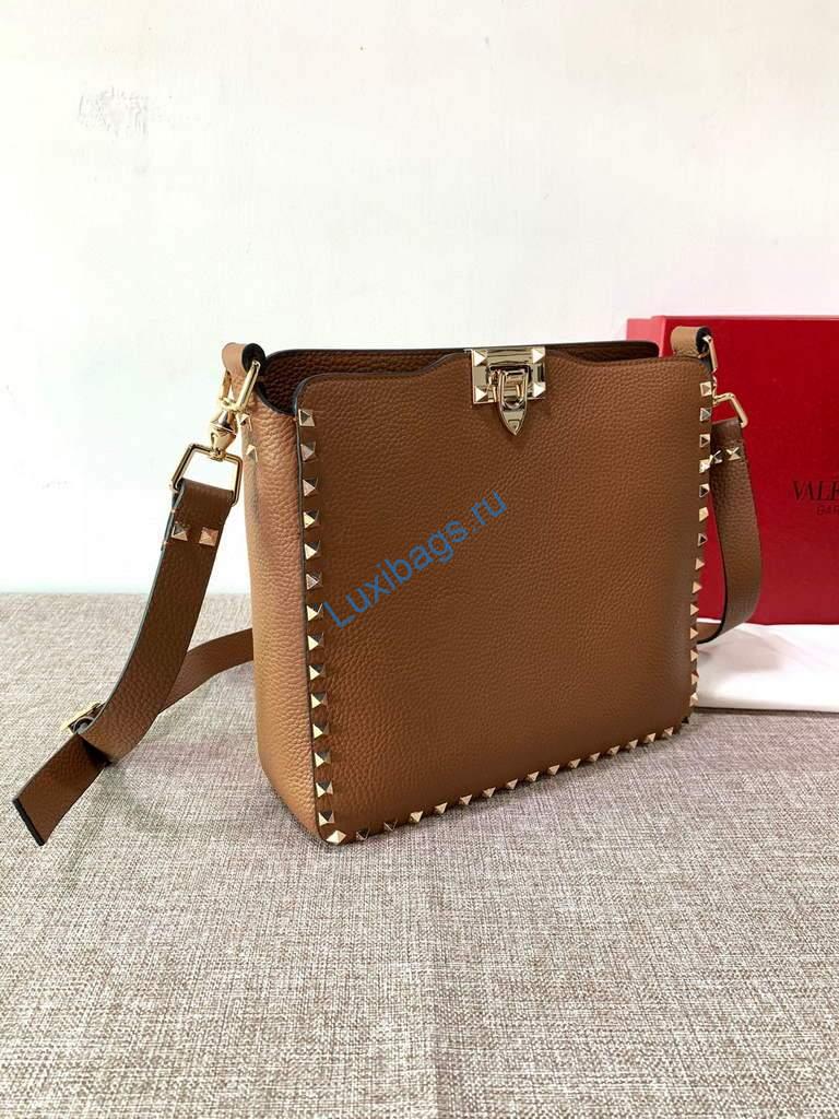Valentino 2B0C17 Rockstud Grainy Calfskin Hobo Bag 50031S Tan | voguebags.ru valentino 2b0c17 rockstud grainy calfskin hobo bag 50031s 7