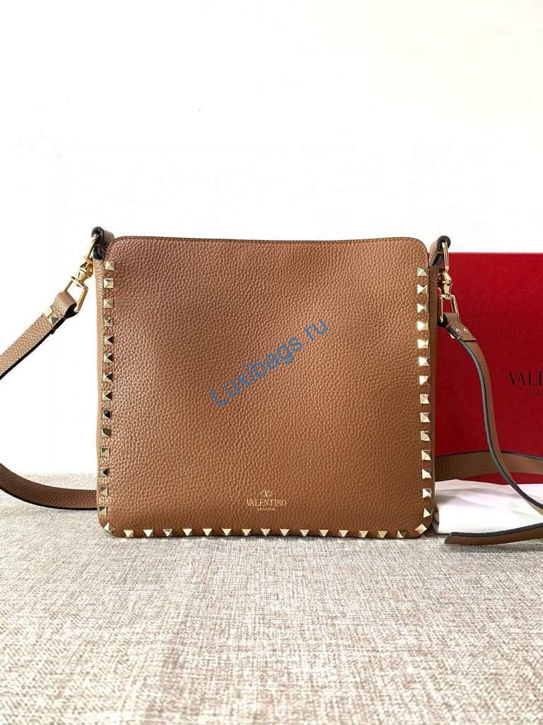Valentino 2B0C17 Rockstud Grainy Calfskin Hobo Bag 50031S Tan | voguebags.ru valentino 2b0c17 rockstud grainy calfskin hobo bag 50031s 9
