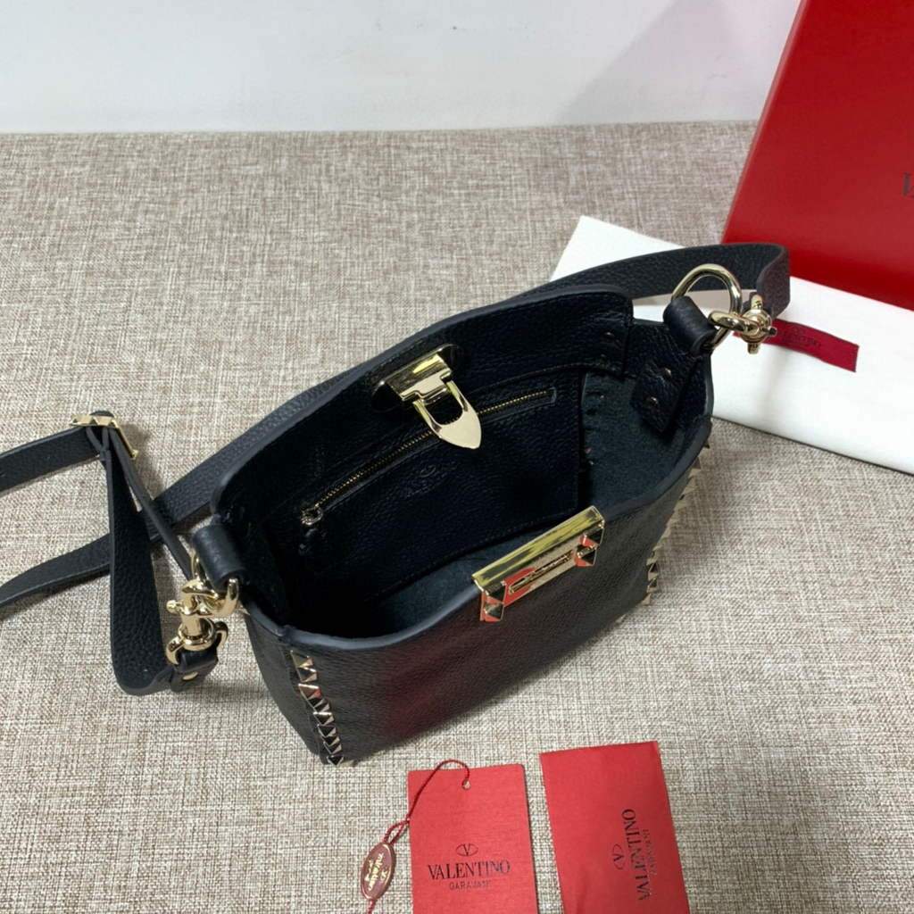Valentino 2B0C17V Mini Rockstud Grainy Calfskin Hobo Bag 50029 Black | voguebags.ru valentino 2b0c17v mini rockstud grainy calfskin hobo bag 50029 28