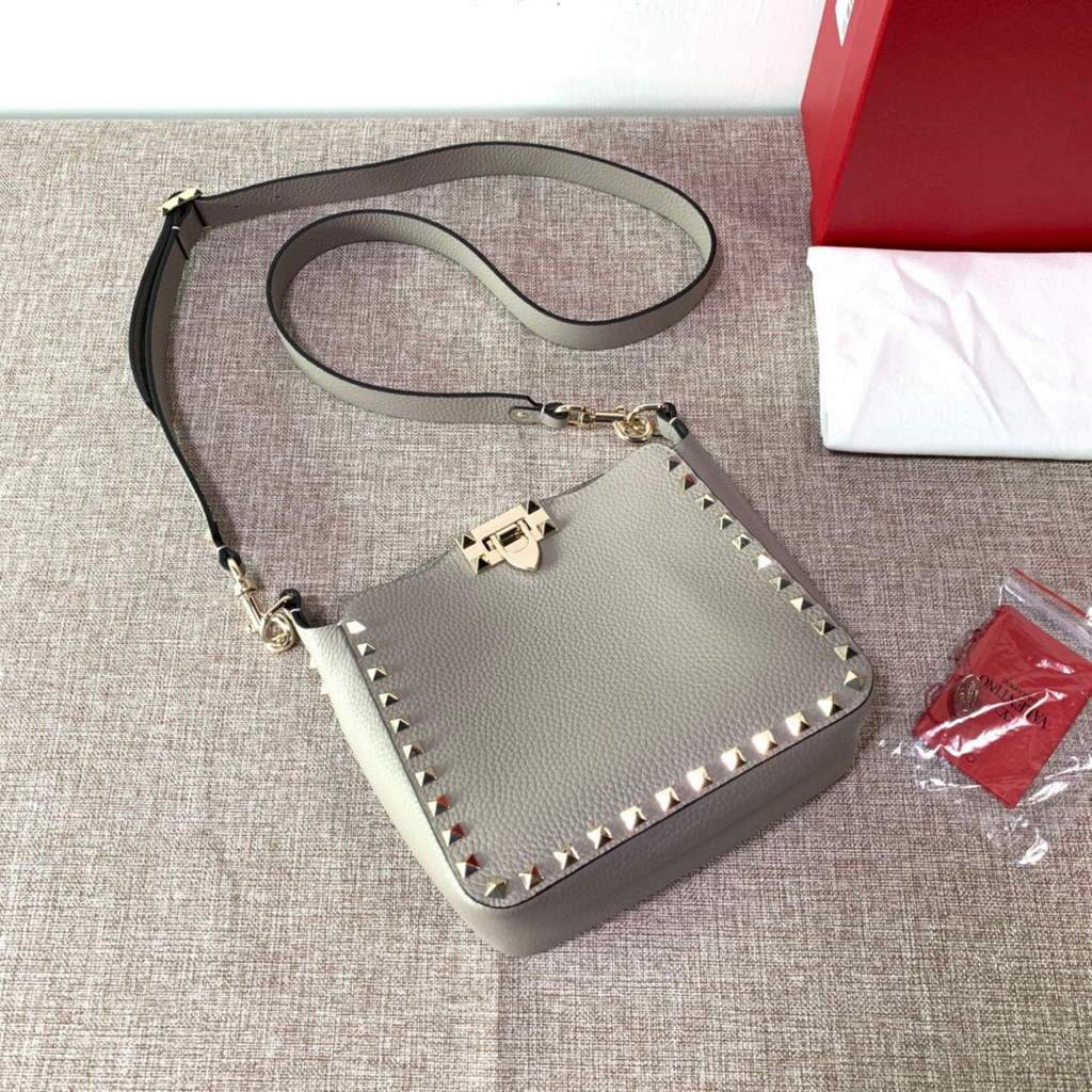 Valentino 2B0C17V Mini Rockstud Grainy Calfskin Hobo Bag 50029 Gray | voguebags.ru valentino 2b0c17v mini rockstud grainy calfskin hobo bag 50029 6