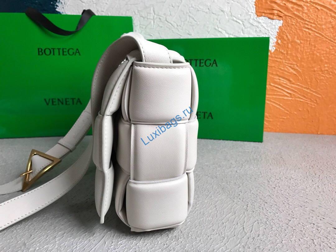 Bottega Veneta BV 591970 Padded Cassette 20206 White Gold | bottega veneta bv 591970 shoulder bag 20206 161 voguebags.ru