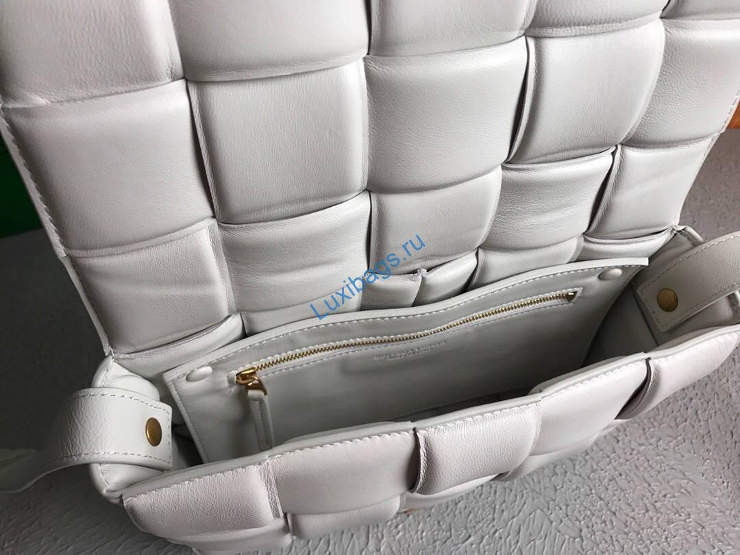 Bottega Veneta BV 591970 Padded Cassette 20206 White Gold | bottega veneta bv 591970 shoulder bag 20206 163 voguebags.ru
