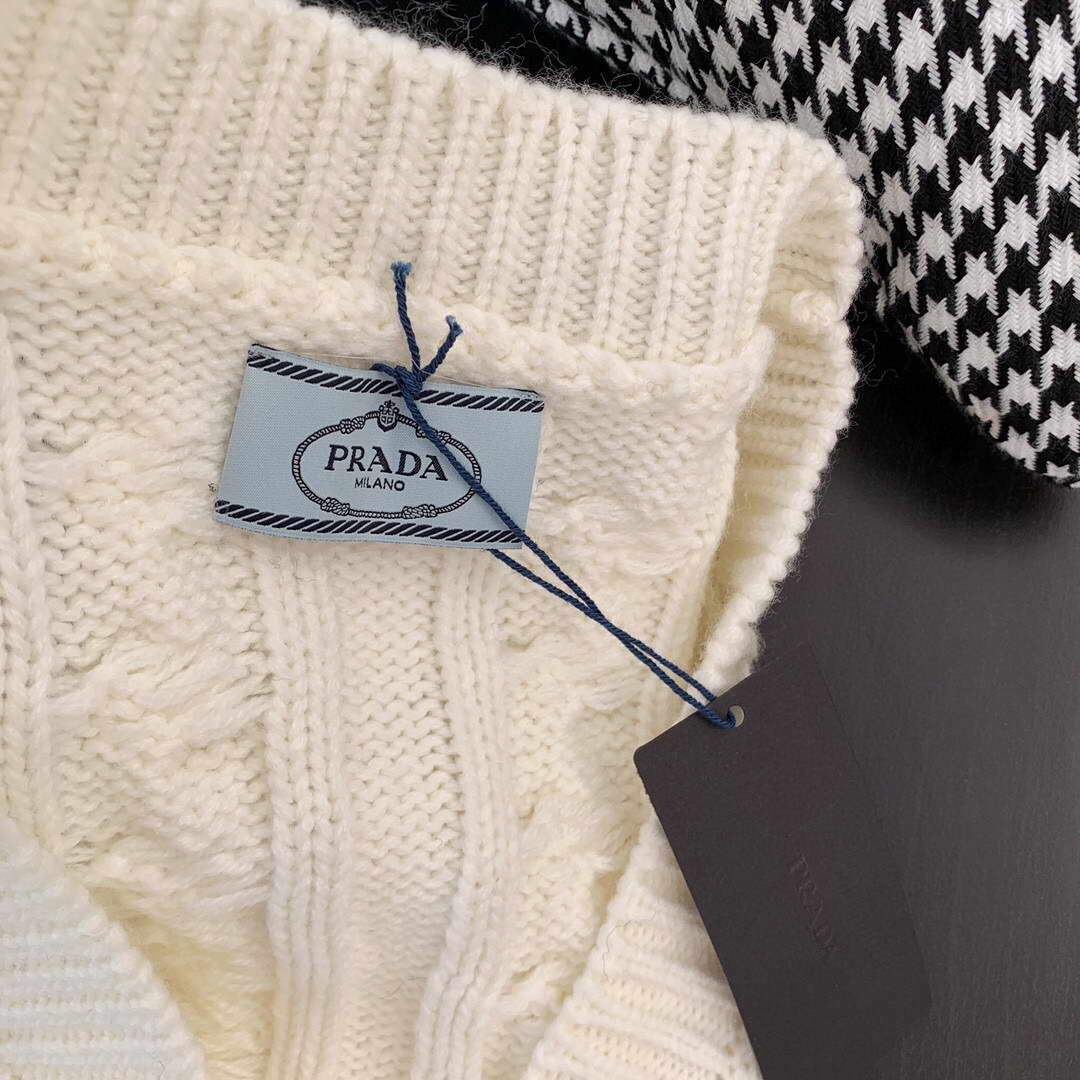 Prada Women's Sweaters Wholesales Prada Clothing 88793 | img 9786 voguebags.ru