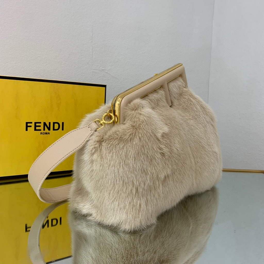 Fendi 8BP127 Fendi First Medium Fox fur Beige Bag | voguebags.ru 821
