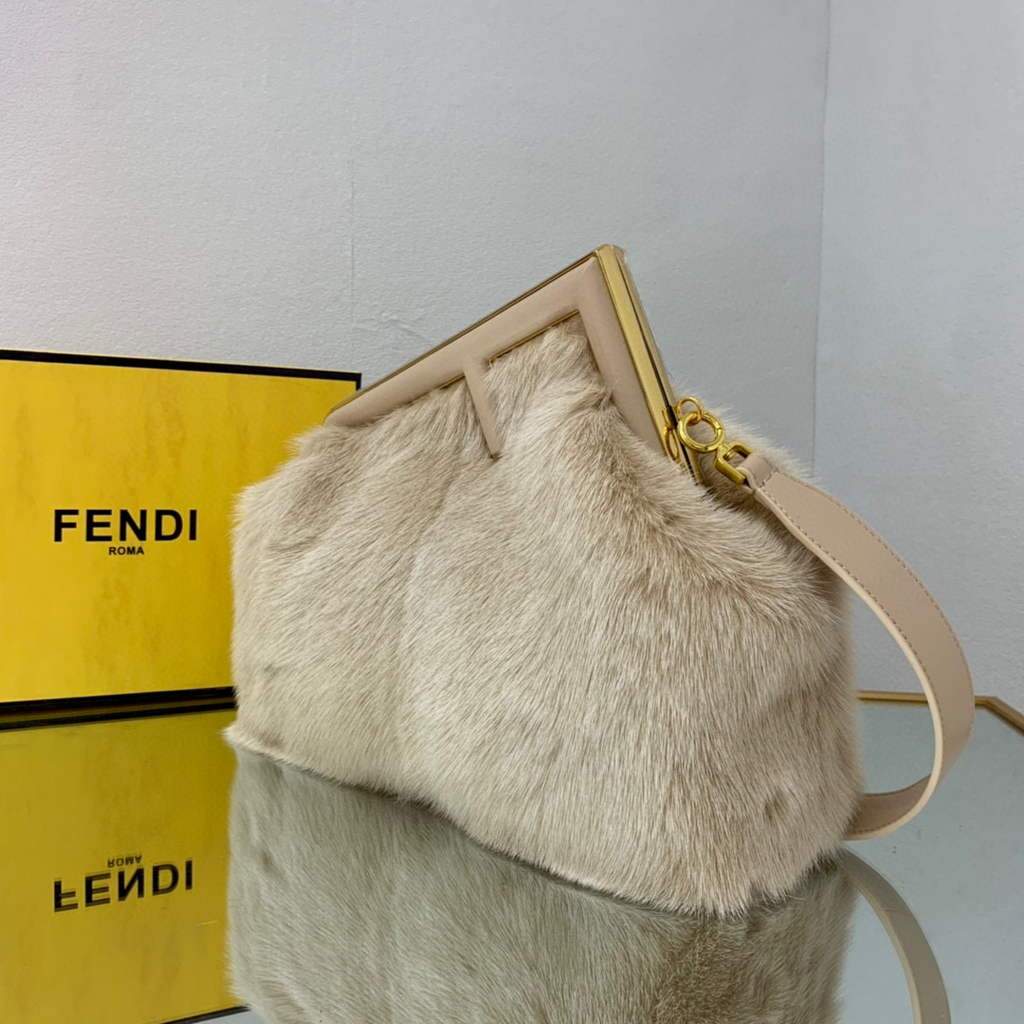 Fendi 8BP127 Fendi First Medium Fox fur Beige Bag | voguebags.ru 822