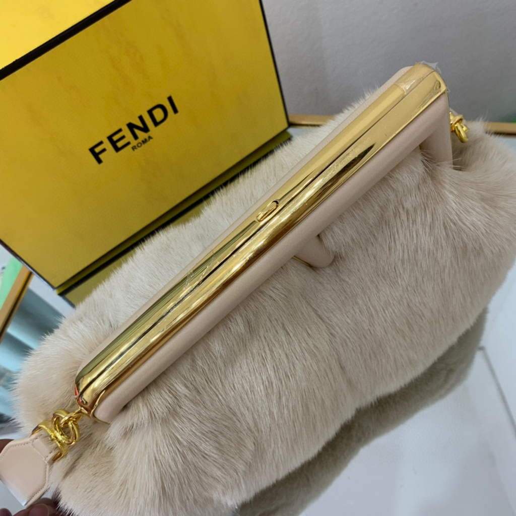 Fendi 8BP127 Fendi First Medium Fox fur Beige Bag | voguebags.ru 823