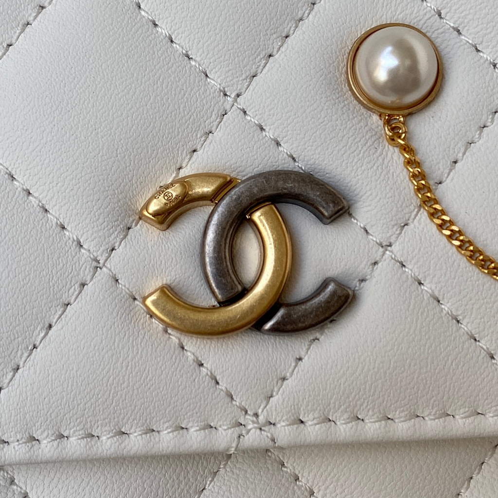 Chanel AP2508 Wallet On Chain Lambskin Shoulder Bag White | chanel ap2508 wallet on chain lambskin shoulder bag white 12
