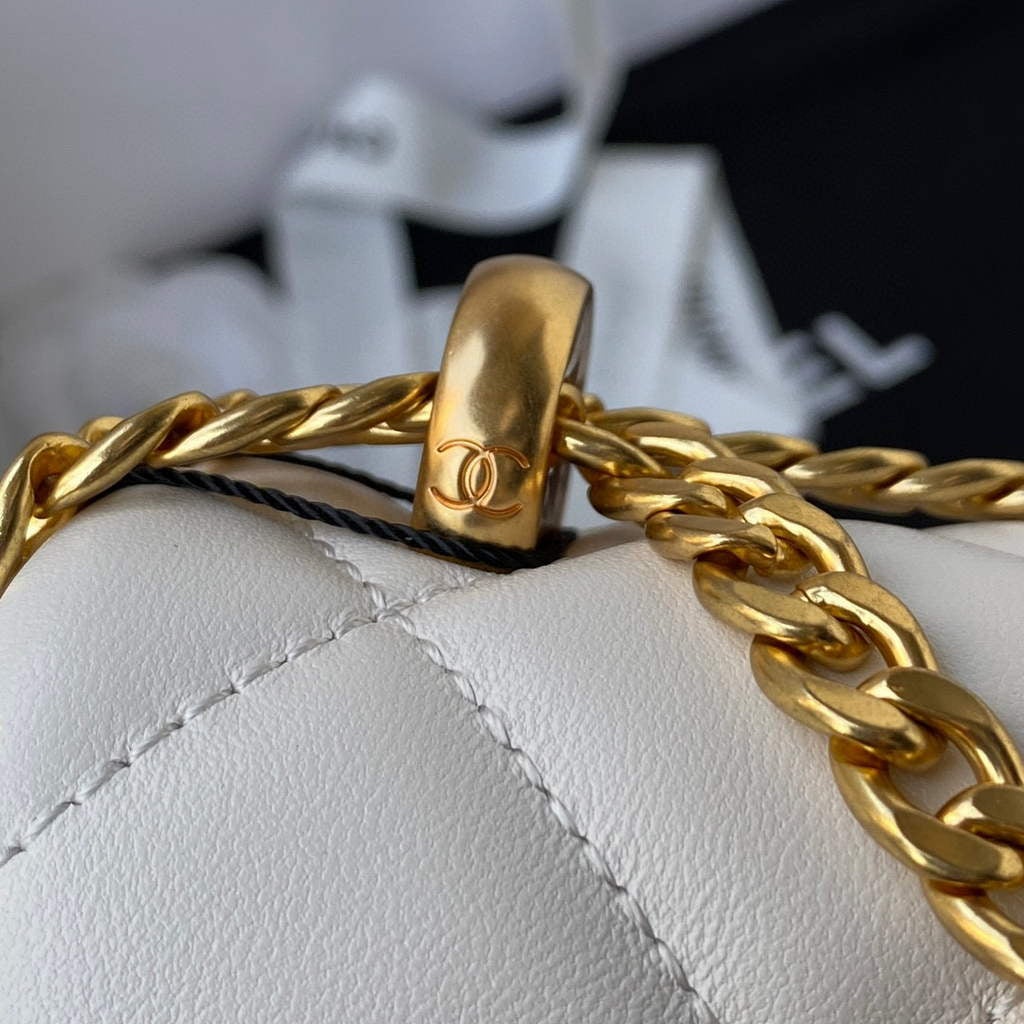 Chanel Flap Small Bag Lampskin Diamond AS1792 White | chanel flap bag lampskin diamond as1792 33