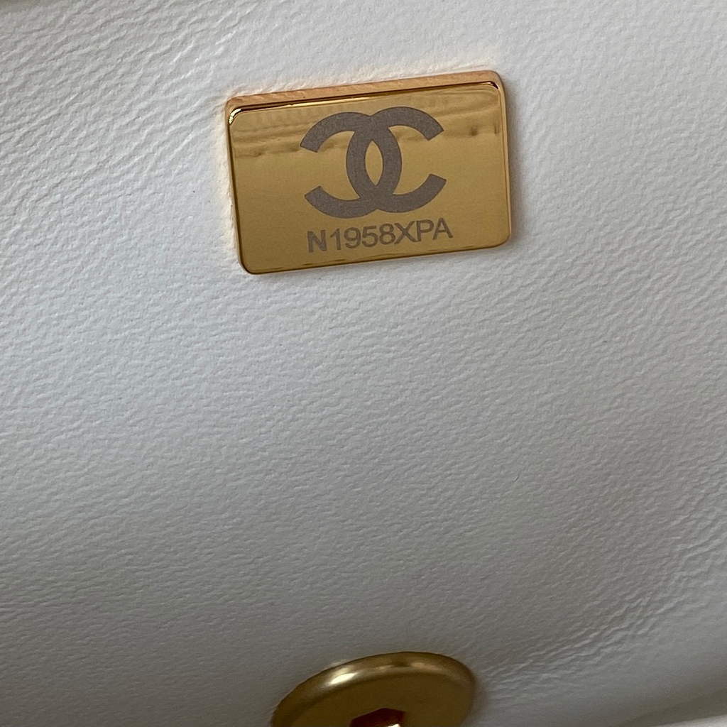 Chanel Flap Small Bag Lampskin Diamond AS1792 White | chanel flap bag lampskin diamond as1792 37