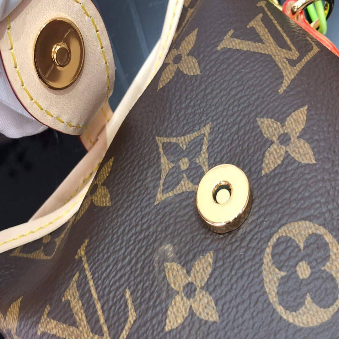 LV M80874 Louis Vuitton Fold Me Pouch | lv m80874 louis vuitton fold me pouch 7