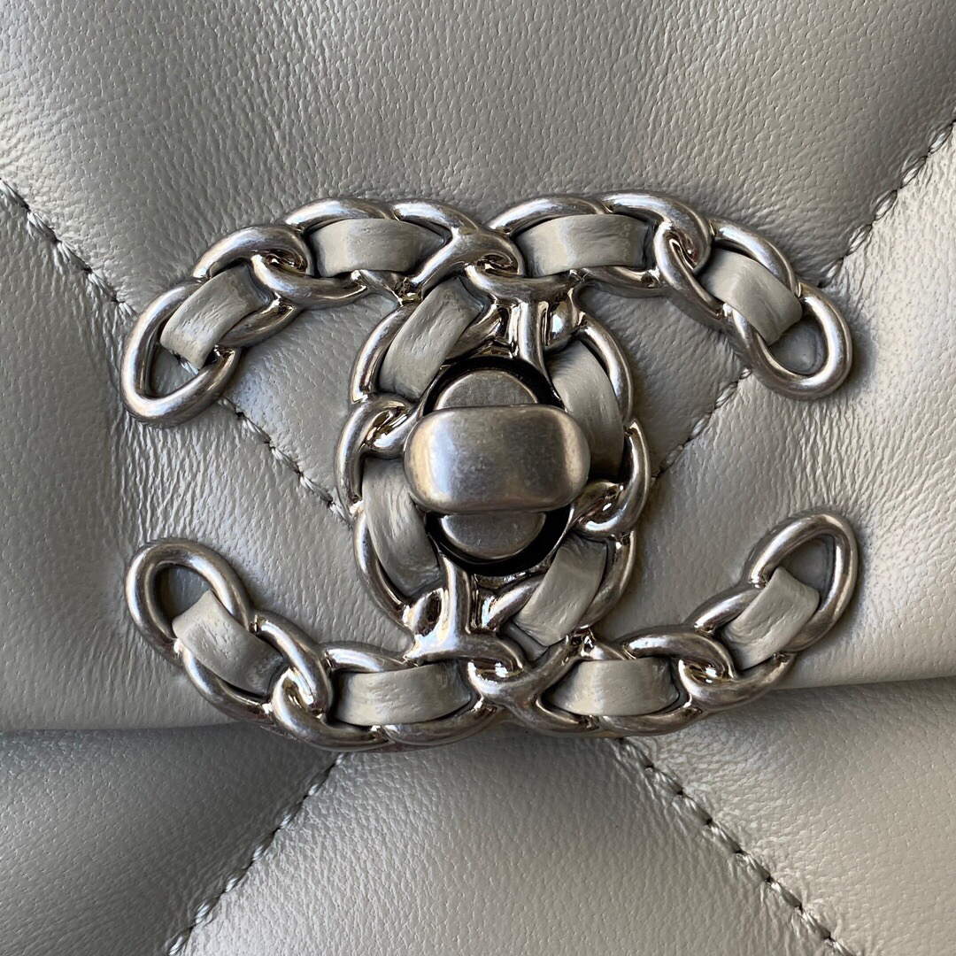 Chanel As1160 Chanel 19 Handbag Flap Lambskin B04852 94305 Grey Silver | chanel as1160 chanel 19 handbag flap lambskin b04852 94305 silver 022