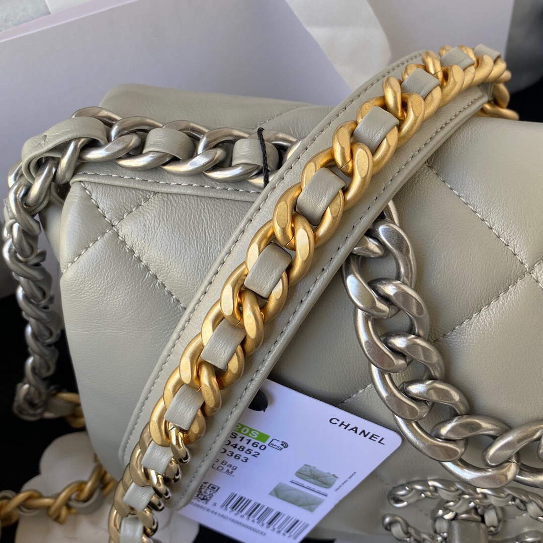 Chanel As1160 Chanel 19 Handbag Flap Lambskin B04852 94305 Grey Silver | chanel as1160 chanel 19 handbag flap lambskin b04852 94305 silver 023