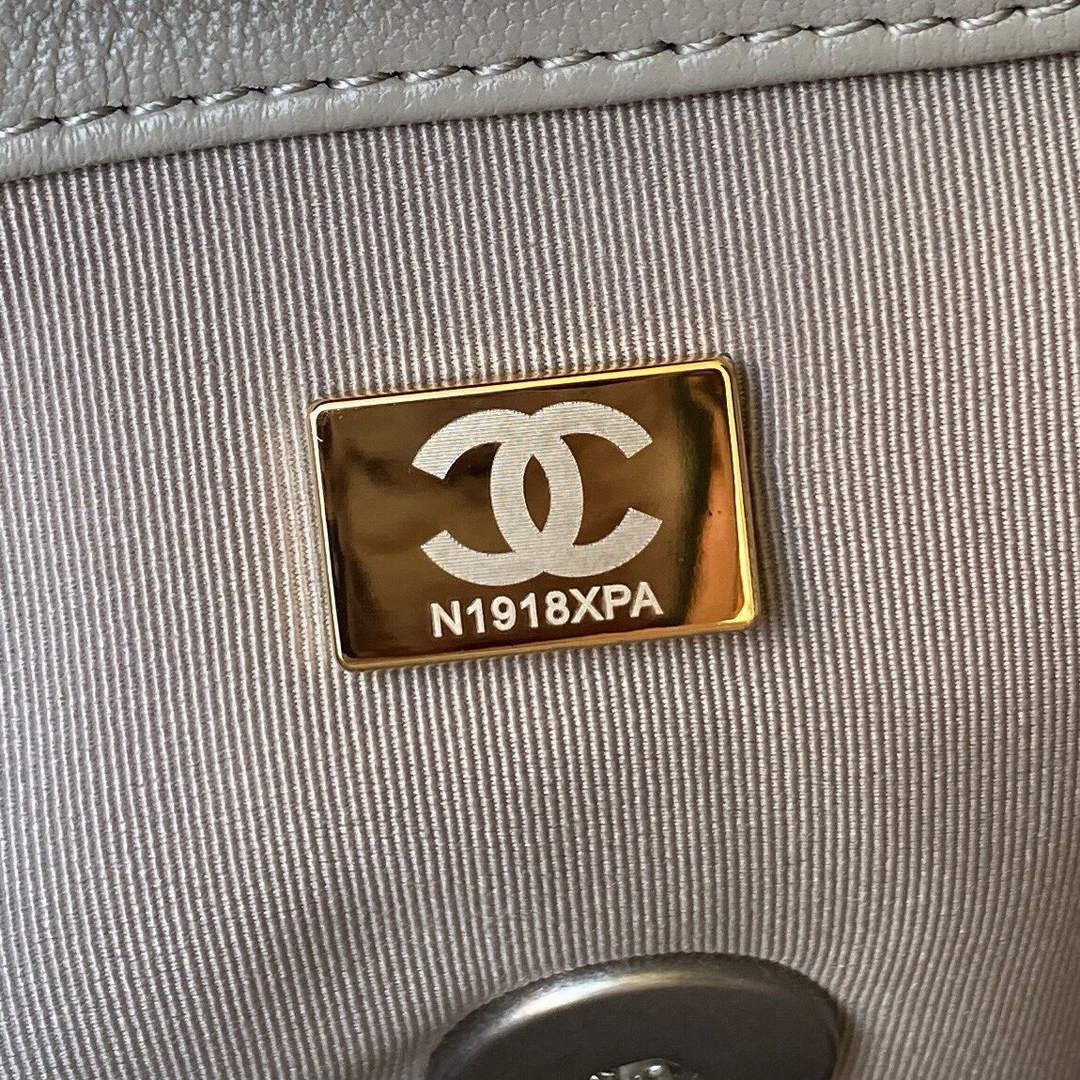 Chanel As1160 Chanel 19 Handbag Flap Lambskin B04852 94305 Grey Silver | chanel as1160 chanel 19 handbag flap lambskin b04852 94305 silver 028