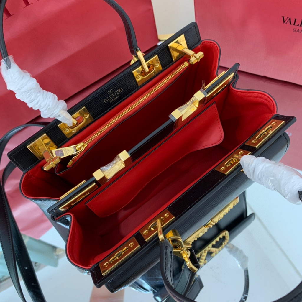 Valentino 4100 Medium Rockstud Alcove Handbag In Grainy Calfskin 2B0J41 Black | valentino 4100 medium rockstud alcove handbag in grainy calfskin red 14