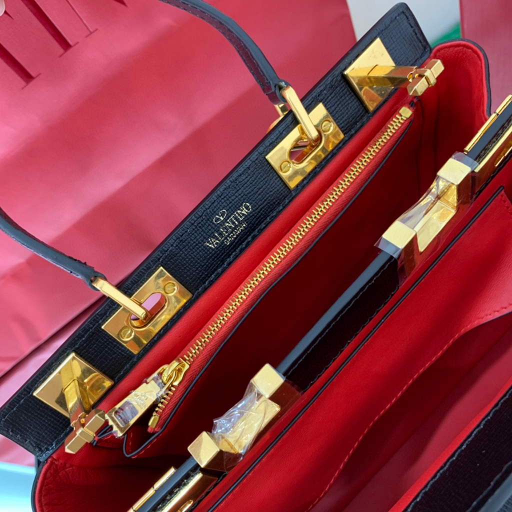 Valentino 4100 Medium Rockstud Alcove Handbag In Grainy Calfskin 2B0J41 Black | valentino 4100 medium rockstud alcove handbag in grainy calfskin red 16