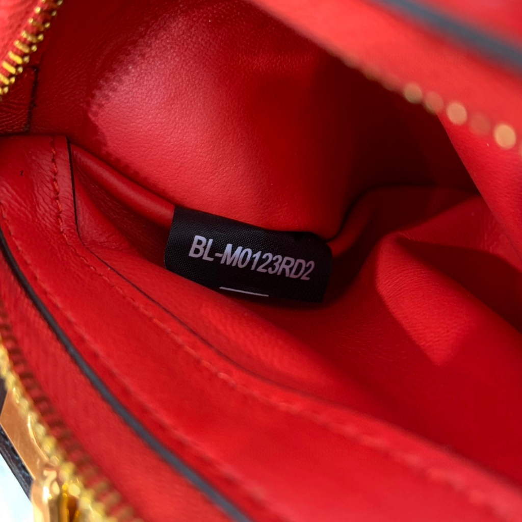 Valentino 4100 Medium Rockstud Alcove Handbag In Grainy Calfskin 2B0J41 Black | valentino 4100 medium rockstud alcove handbag in grainy calfskin red 17