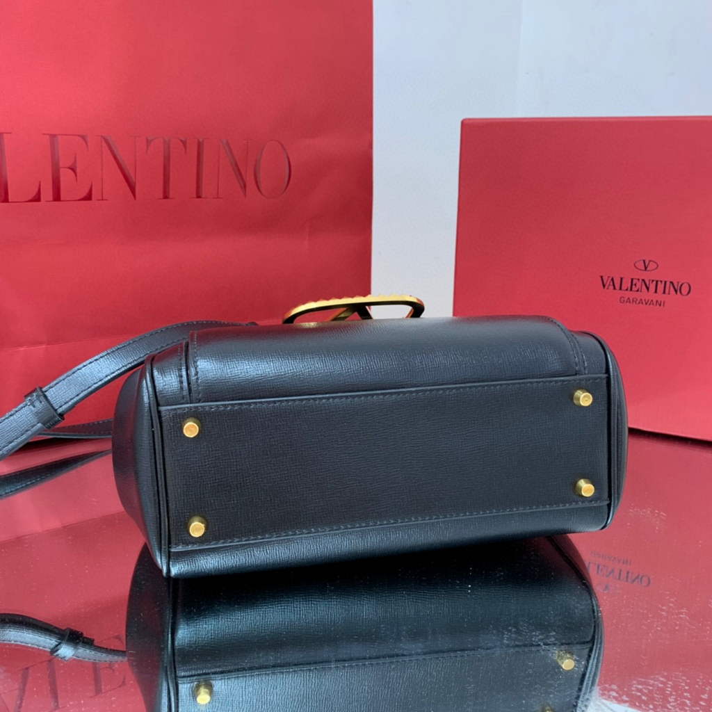 Valentino 4100 Medium Rockstud Alcove Handbag In Grainy Calfskin 2B0J41 Black | valentino 4100 medium rockstud alcove handbag in grainy calfskin red 18