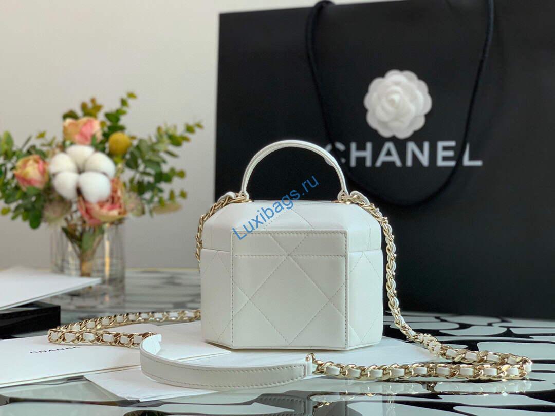 Chanel A99077 Vanity With Chain Lambskin Gold Tone White | chanel a99077 vanity with chain lambskin gold tone black luxibags.ru 13