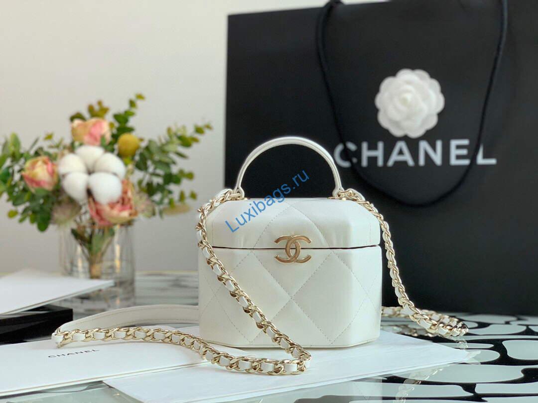 Chanel A99077 Vanity With Chain Lambskin Gold Tone White | chanel a99077 vanity with chain lambskin gold tone black luxibags.ru 15