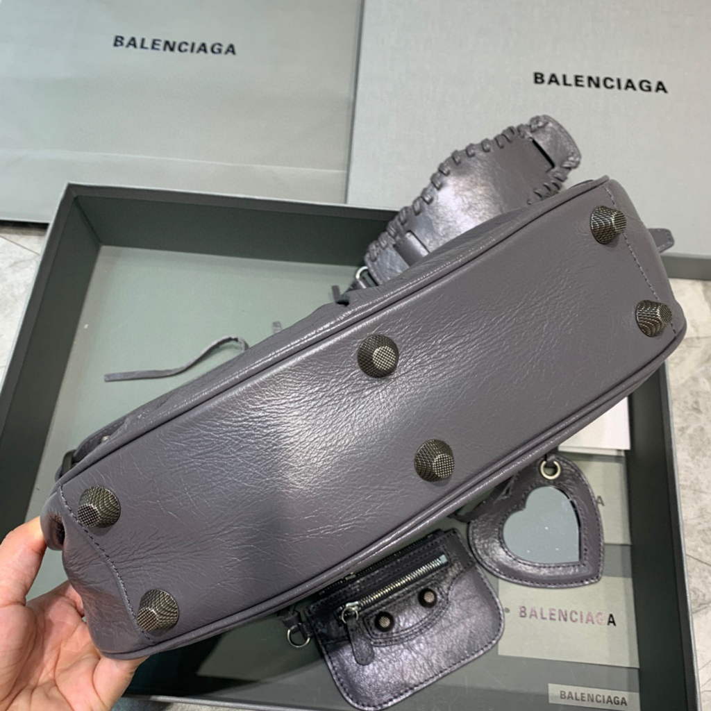 Balenciaga 67130723 Women's Le Cagole Small Shoulder Bag Arena lambskin In Grey | luxibags.ru 647
