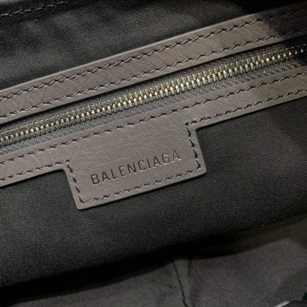 Balenciaga 67130723 Women's Le Cagole Small Shoulder Bag Arena lambskin In Grey | luxibags.ru 651