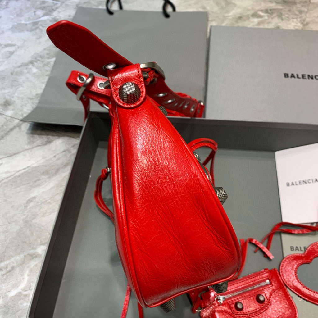 Balenciaga 67130723 Women's Le Cagole Small Shoulder Bag Arena lambskin In Red | luxibags.ru 654