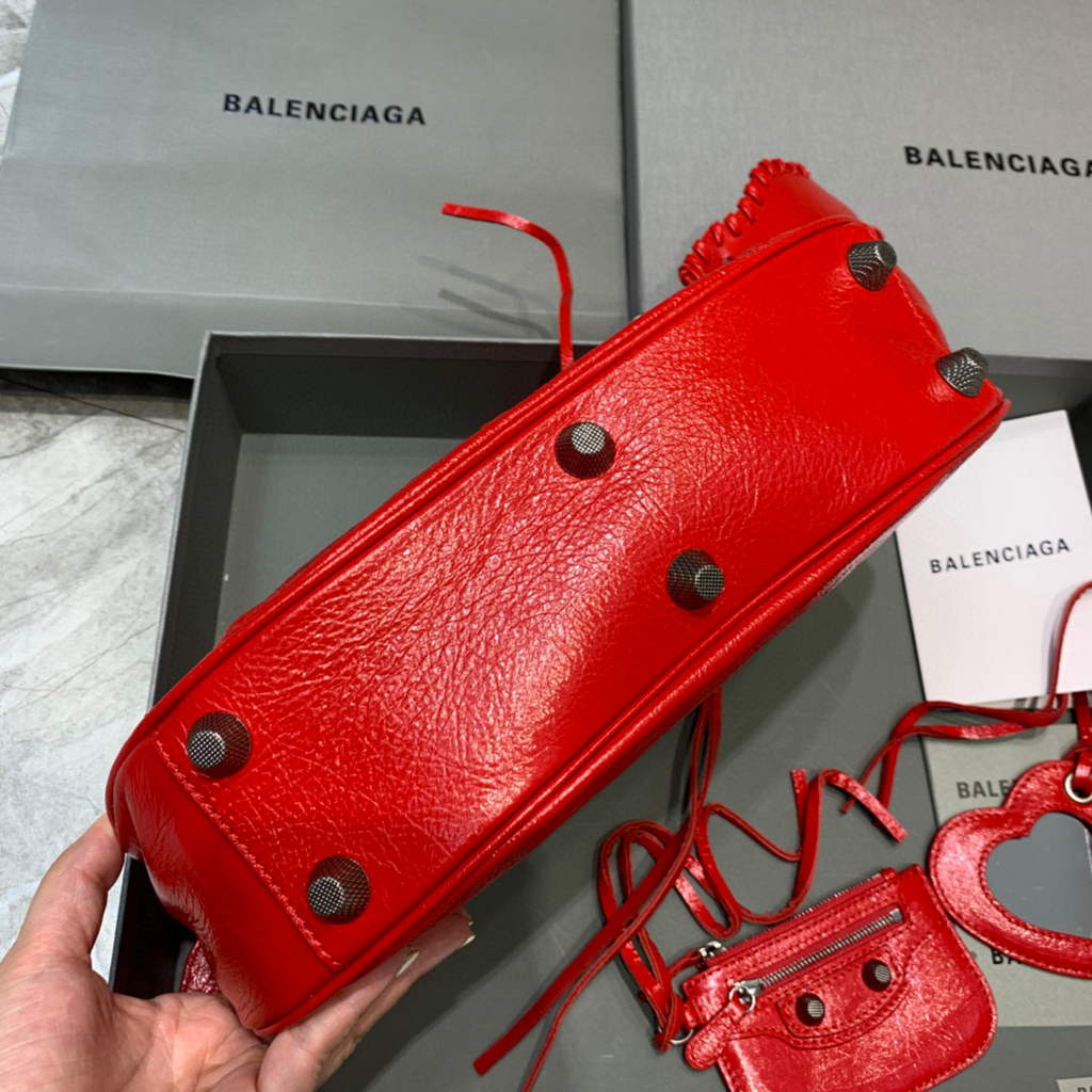 Balenciaga 67130723 Women's Le Cagole Small Shoulder Bag Arena lambskin In Red | luxibags.ru 655