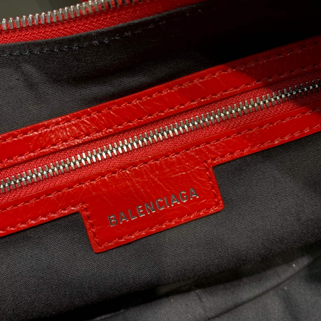 Balenciaga 67130723 Women's Le Cagole Small Shoulder Bag Arena lambskin In Red | luxibags.ru 658