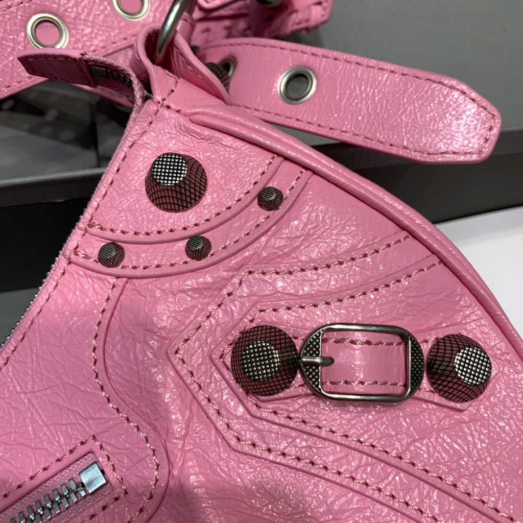Balenciaga 67130723 Women's Le Cagole Small Shoulder Bag Arena lambskin In Pink | luxibags.ru 696