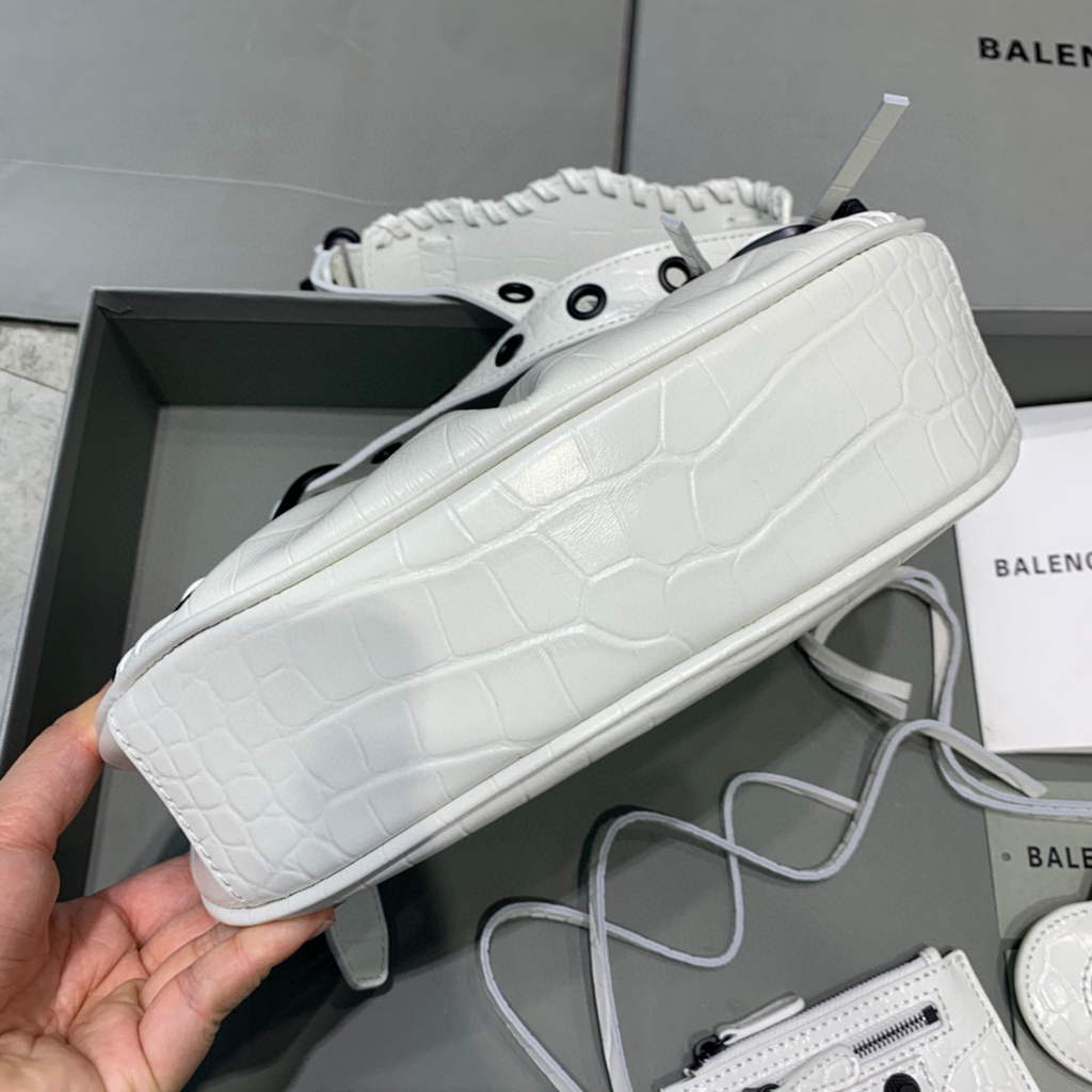 Balenciaga 700940210 Women's Neo Cagole XS Handbag in White Crocodile lambskin | luxibags.ru 734