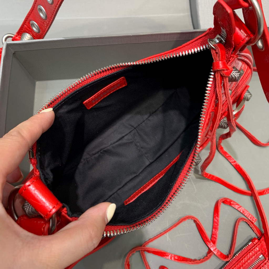 Balenciaga 700940210 Women's Neo Cagole XS Handbag in Red Arena lambskin | luxibags.ru 784