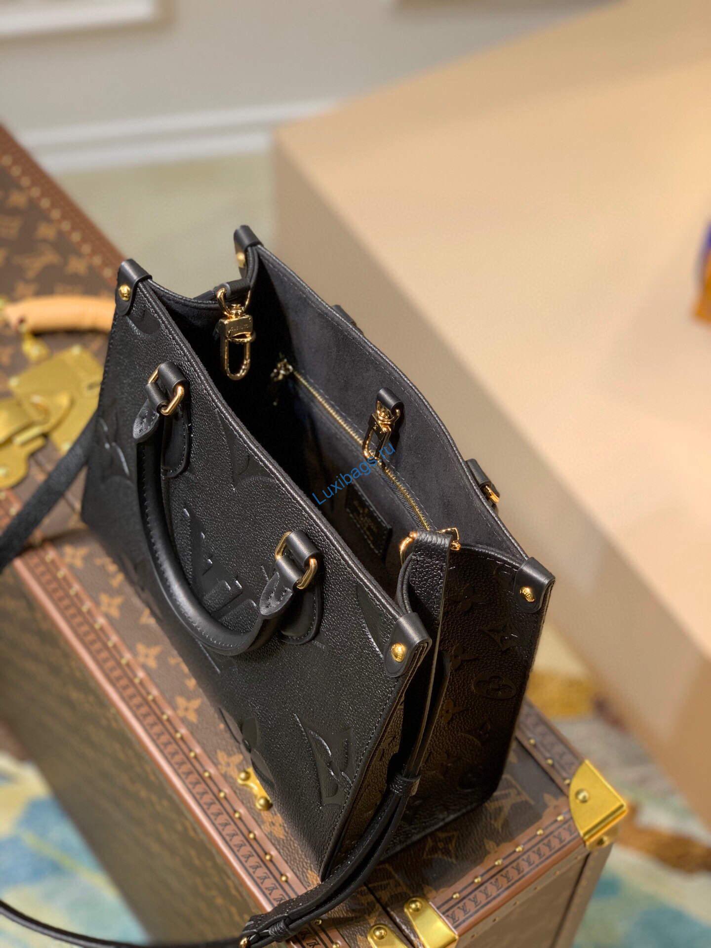 LV M45653 Louis Vuitton Onthego Pm Bag M45779 leather Black | chanel as2927 heart clutch with chain bag ap2784 white 09