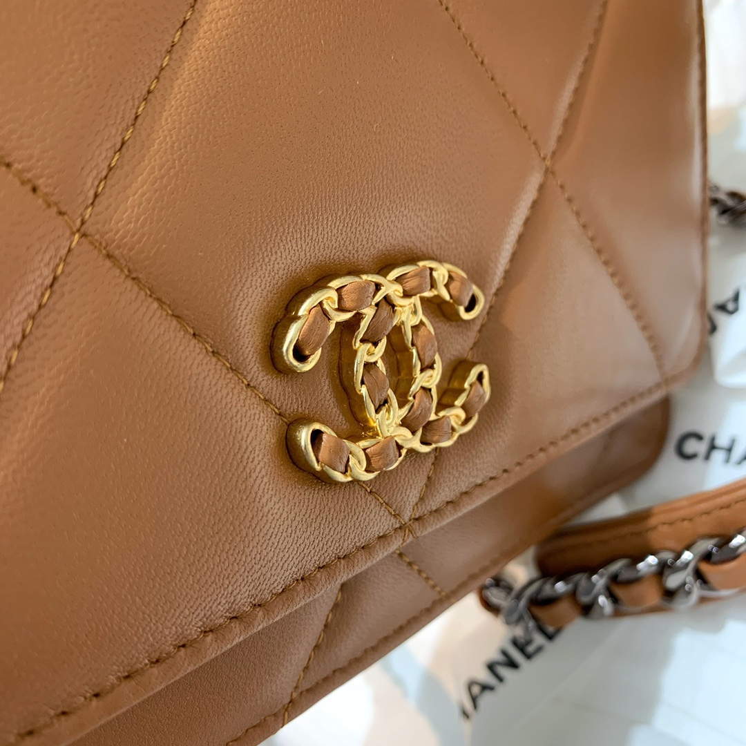 Chanel A86092 WOC 19 Chain Wallet Bag Lambskin Brown | chanel a86092 woc chain wallet bag lambskin 041